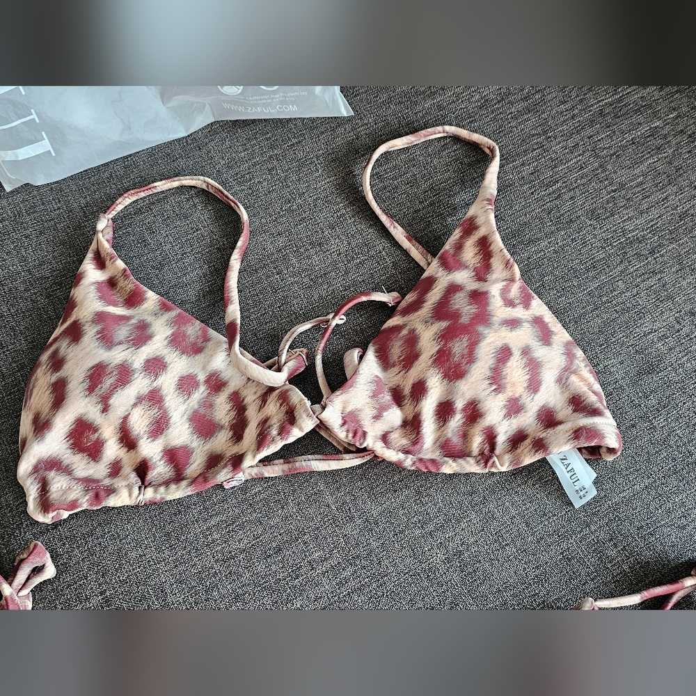 Bikini - Picture 4 of 5